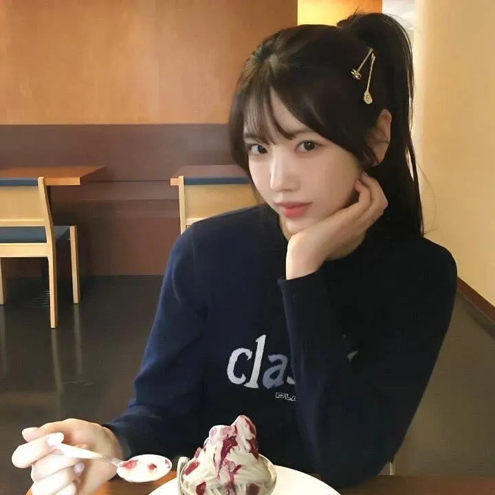 森林里的熊先生冬眠中